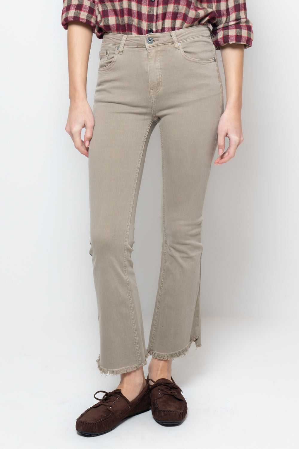 Pantalone flair crop sfrangiato