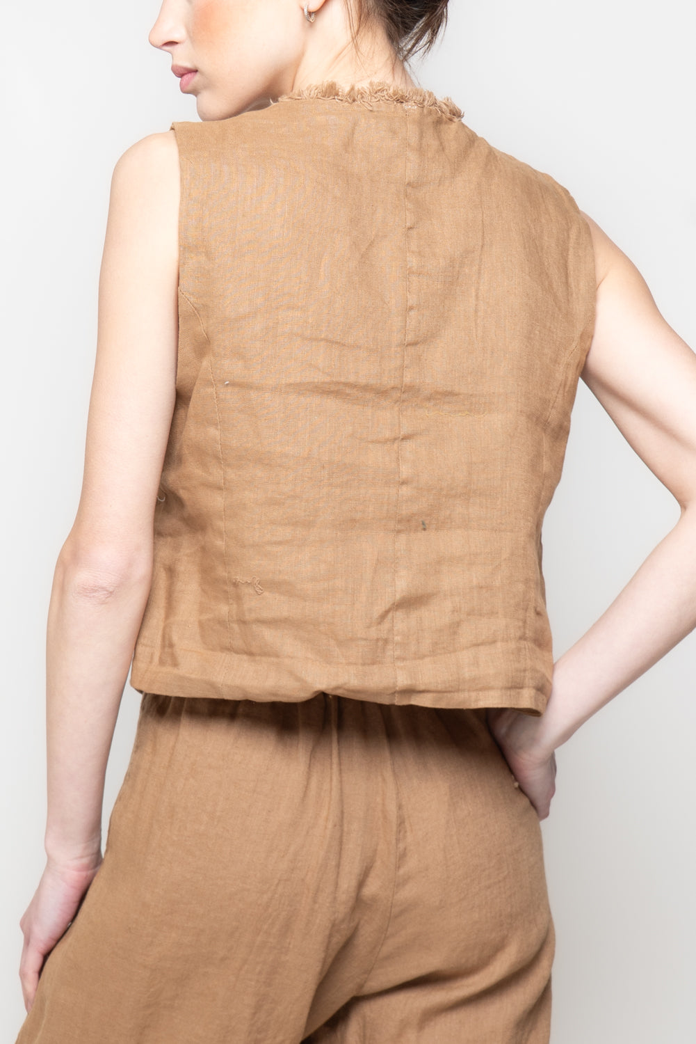 Gilet in 100% Lino con bordi sfrangiati