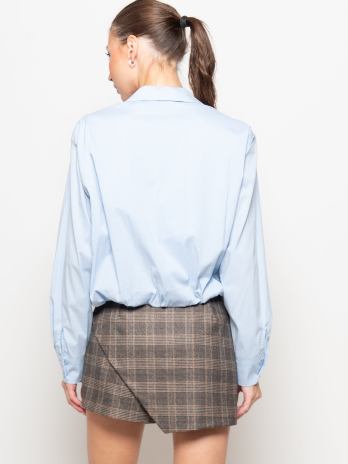 Camicia corta con fondo arricciato