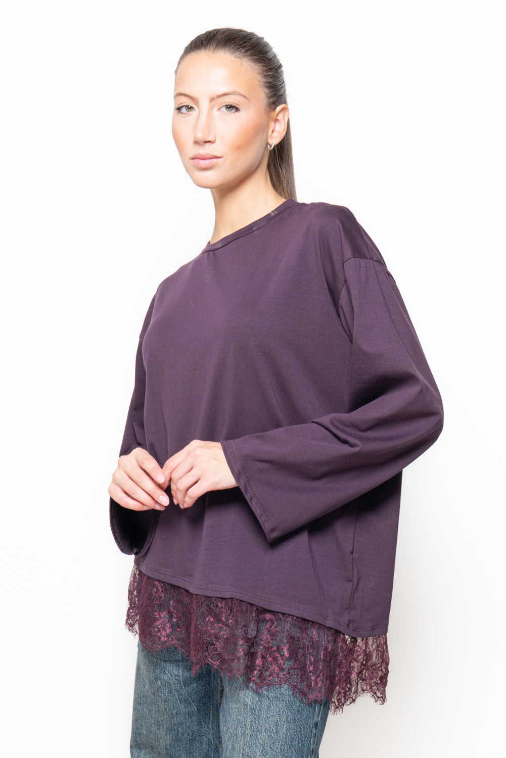 T-shirt oversize con fondo in pizzo