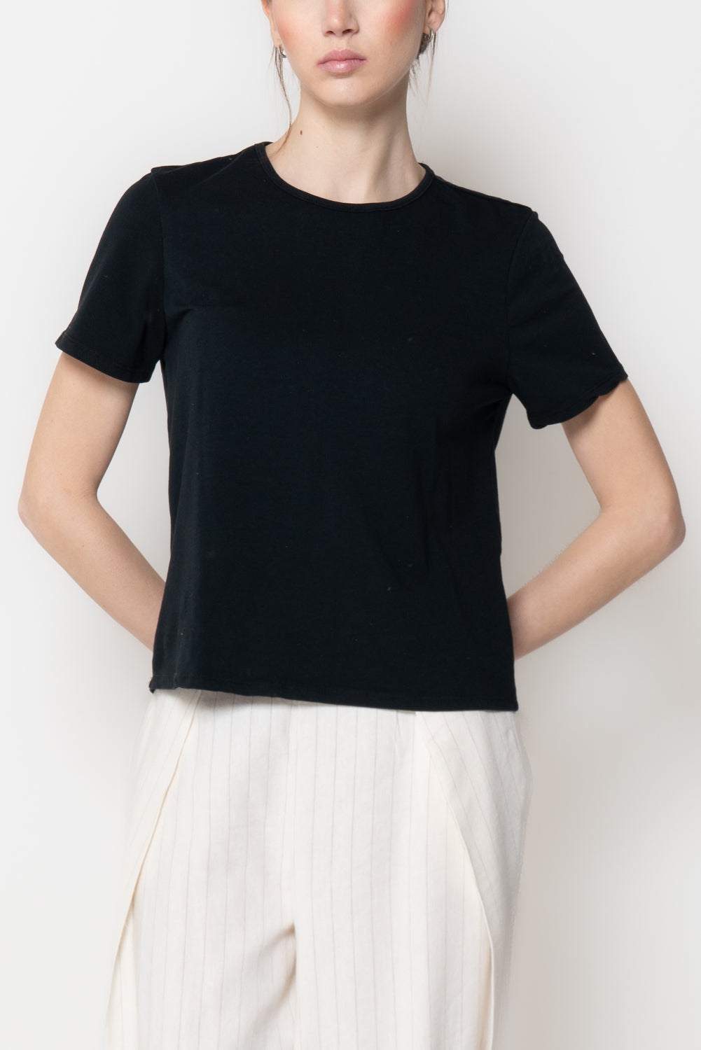 T-shirt con Dettaglio Cut-out e Nodo