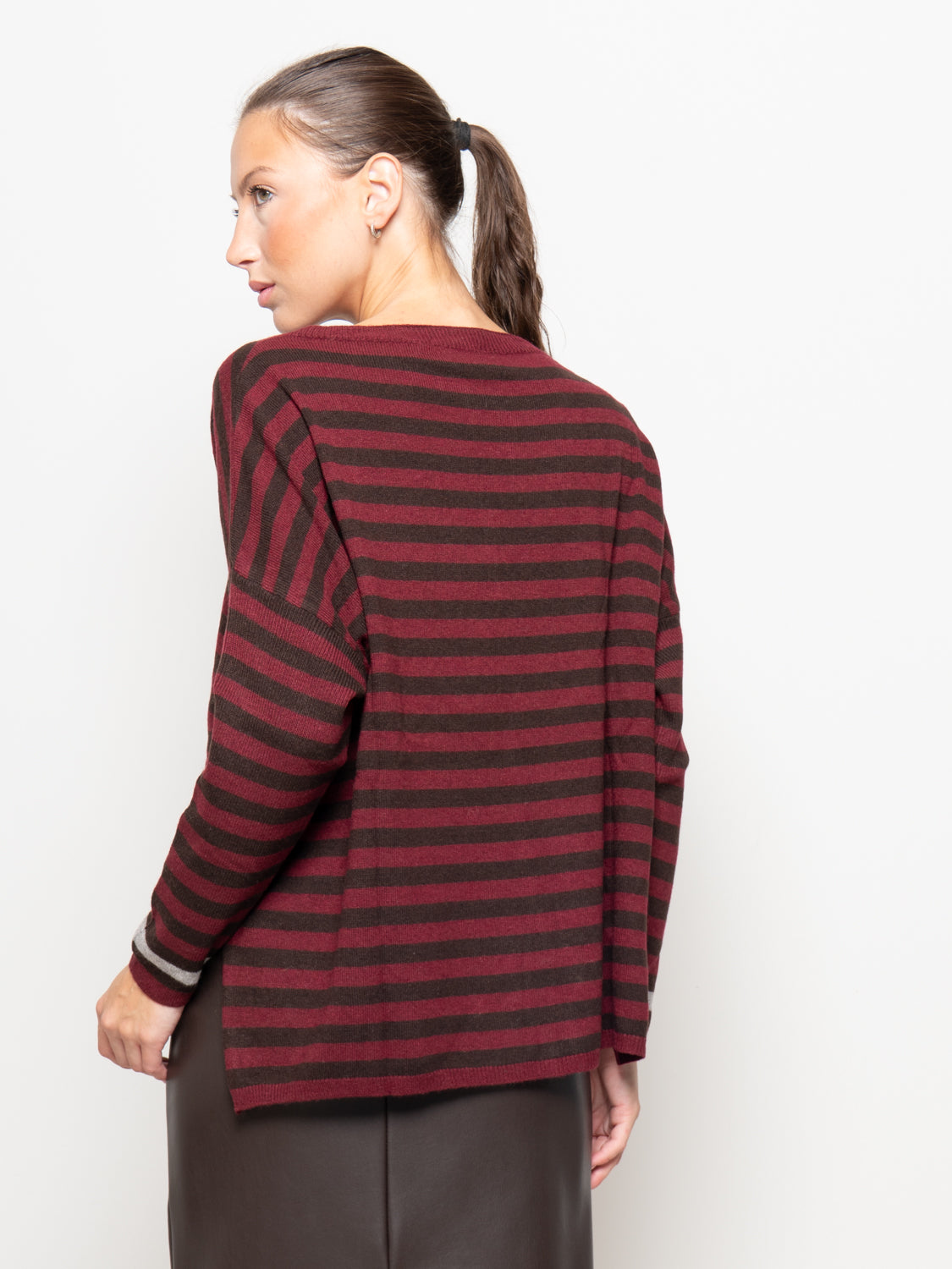 Maglia rigata misto cashmere con dettaglio a contrasto