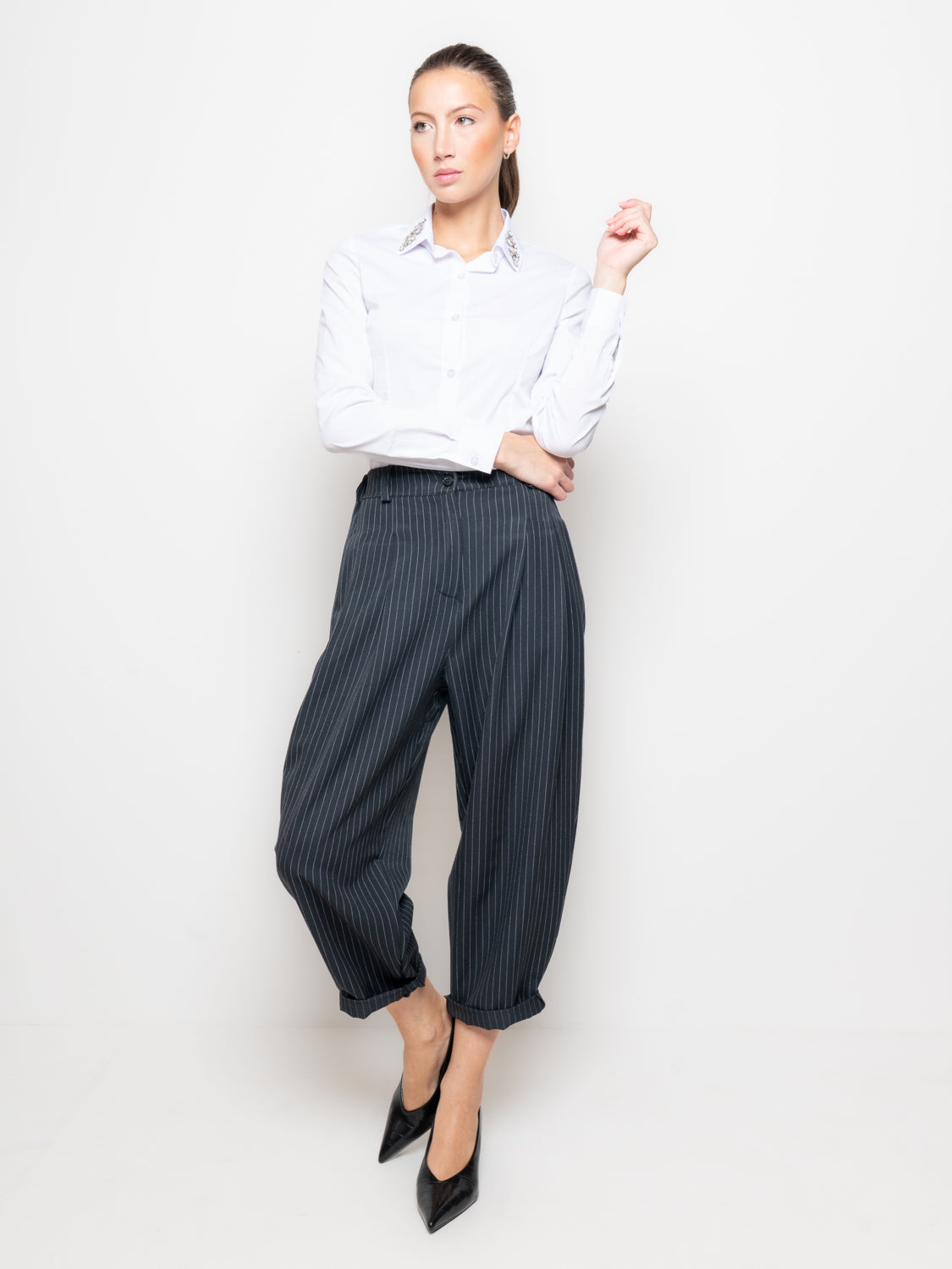 Pantalone gessato con pences