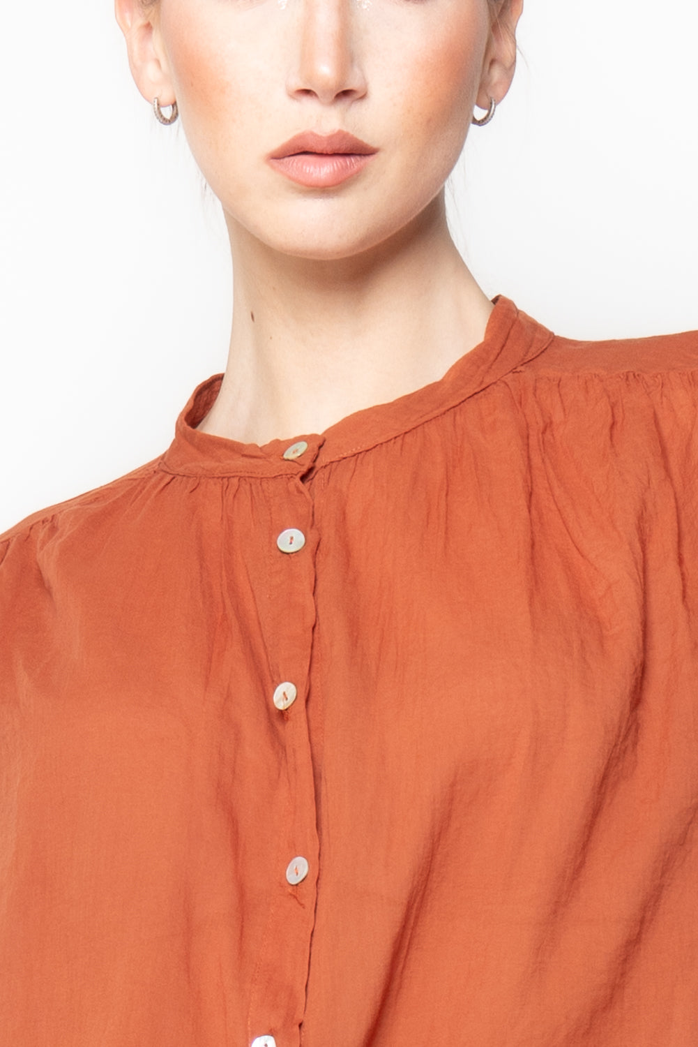 Blusa in mussola alla coreana
