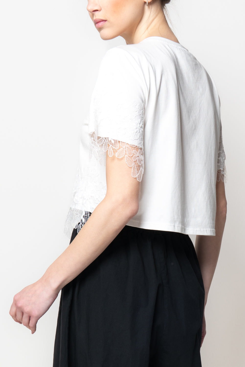 T-shirt Crop con Pizzo
