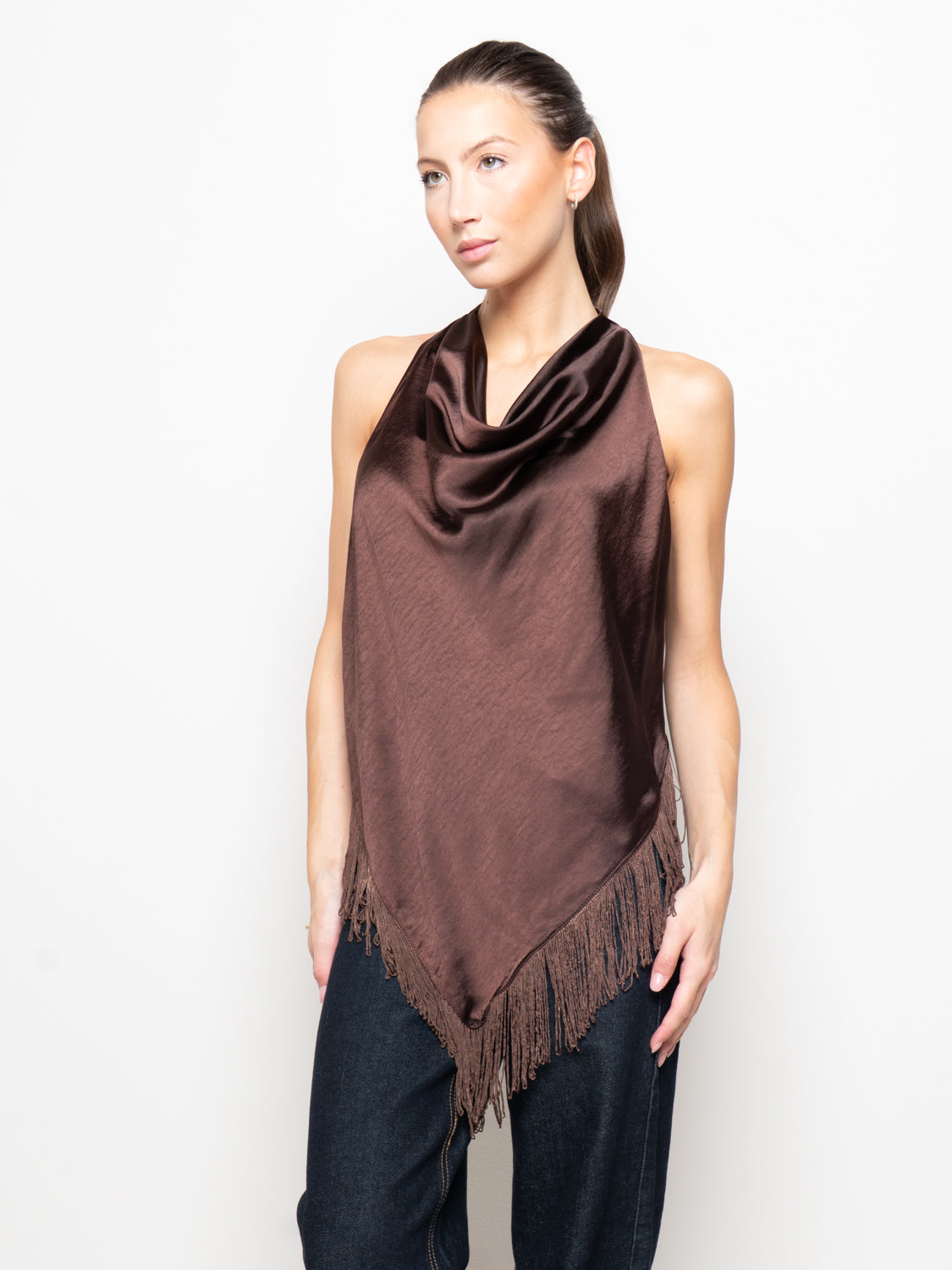 Top con scollo drappeggiato e frange
