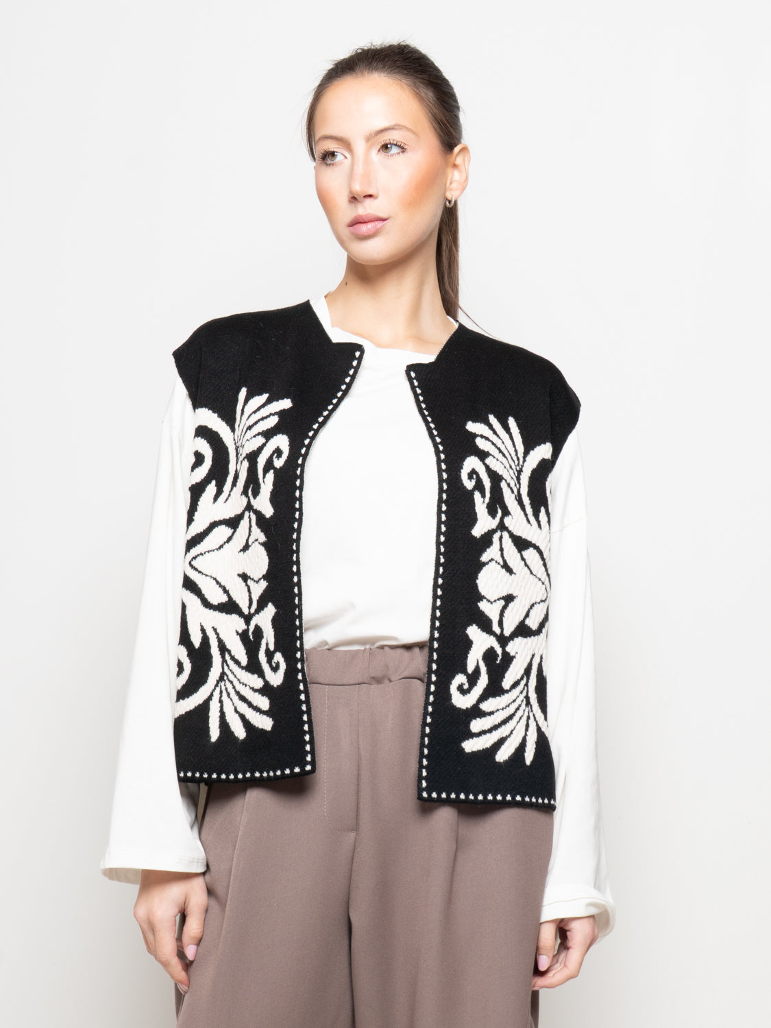 Gilet jacquard con ricamo