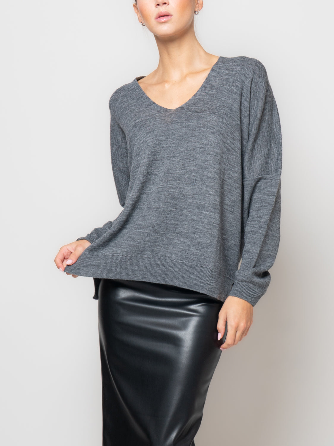 Maglia scollo a V misto lana