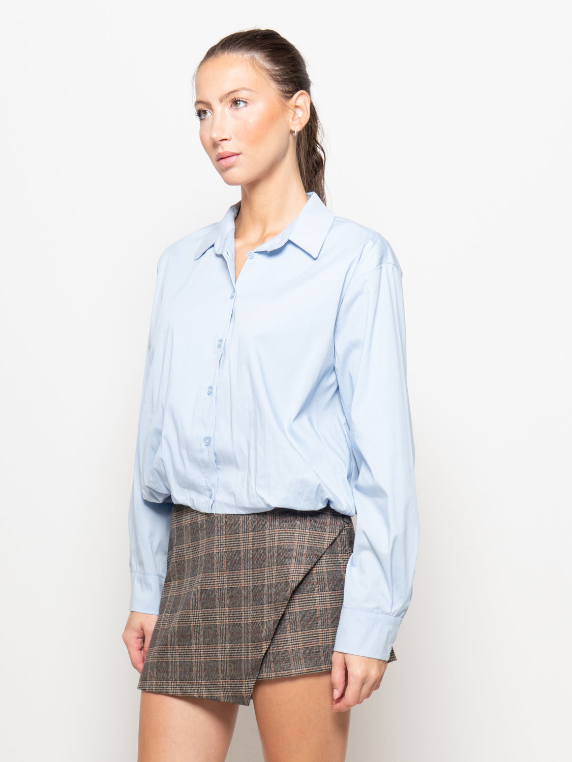 Camicia corta con fondo arricciato