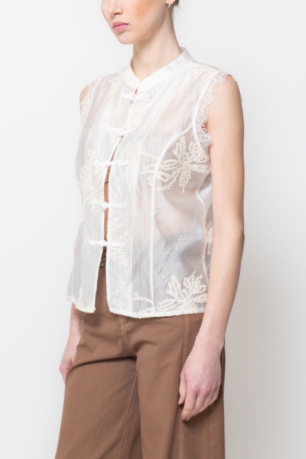 Camicia Smanicata con Alamari e Pizzo