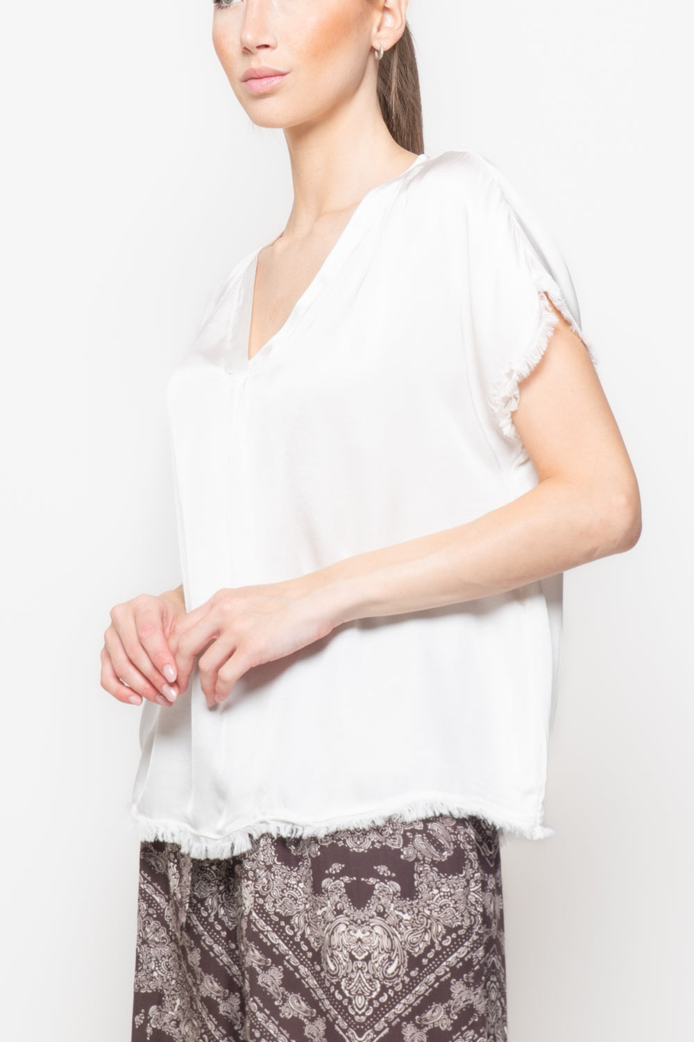 Top in satin scollo a V