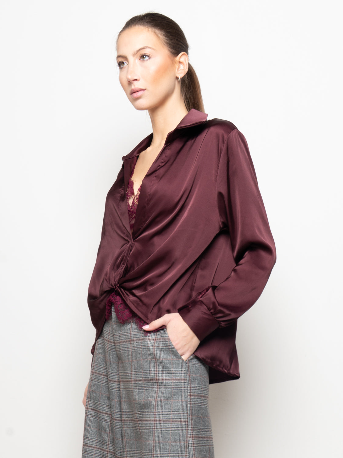 Camicia in raso con inserto in pizzo