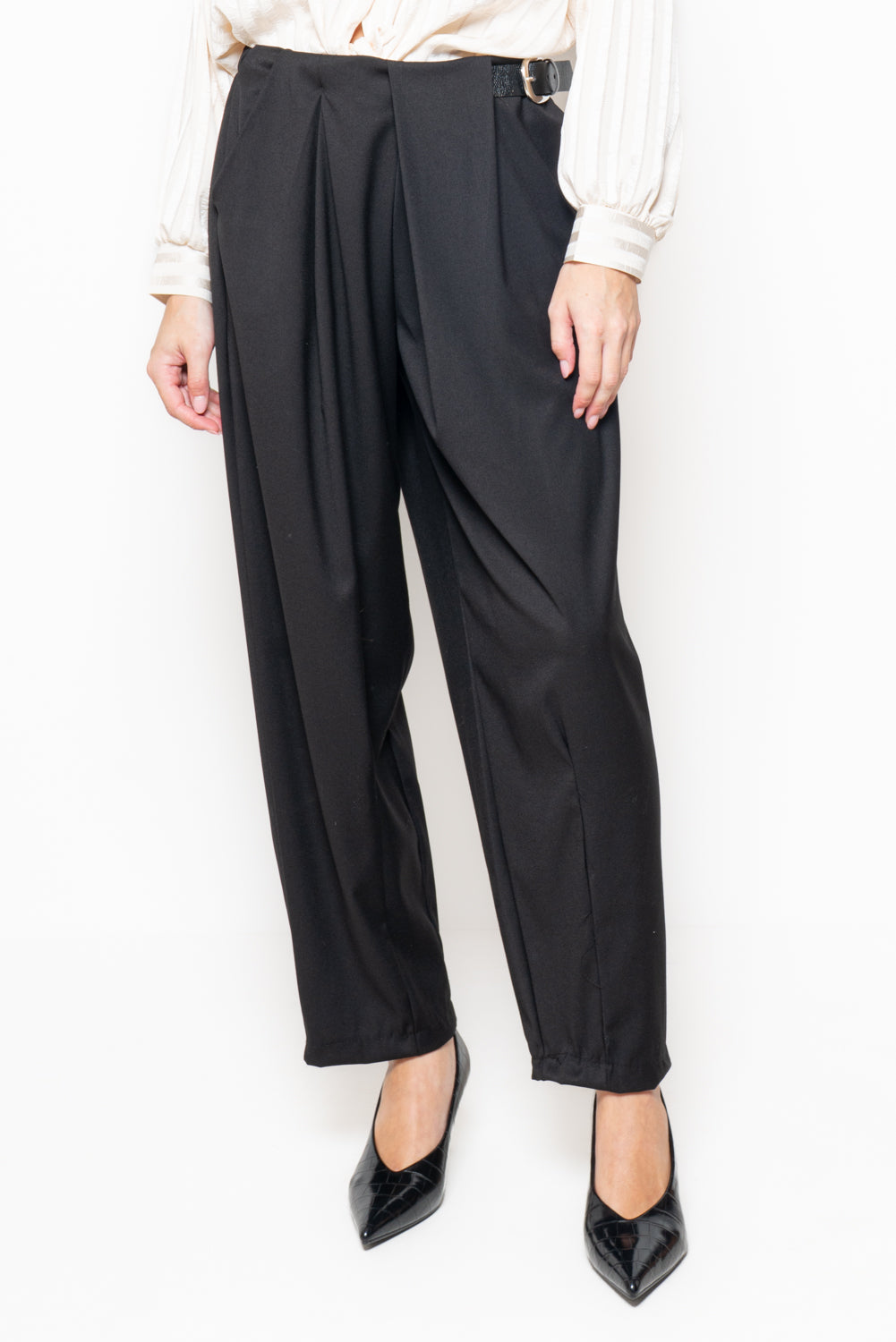 Pantalone carrot con cintura