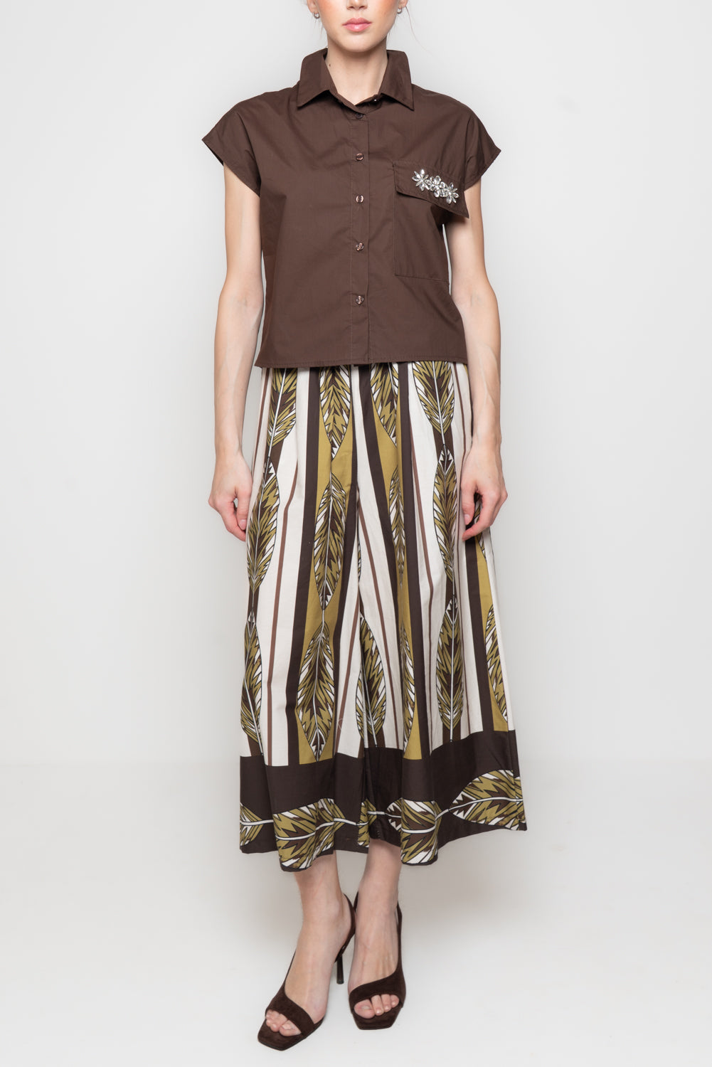 Camicia Smanicata con Dettaglio Gioello