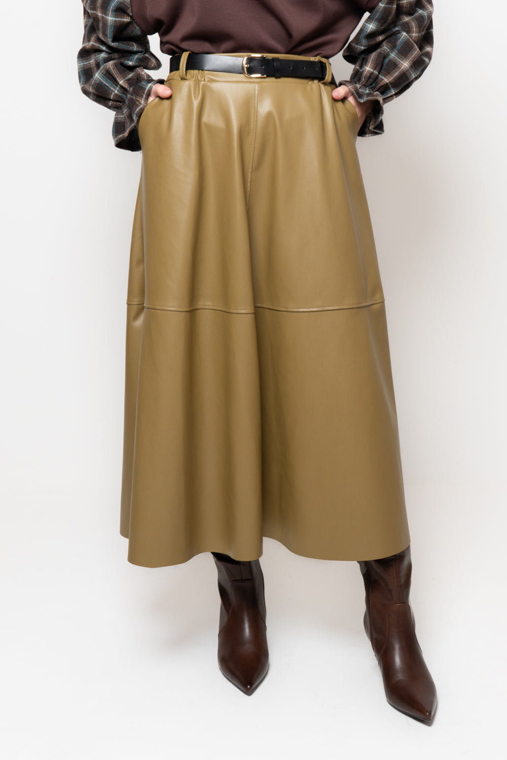 Gonna in ecopelle con cuciti frontali