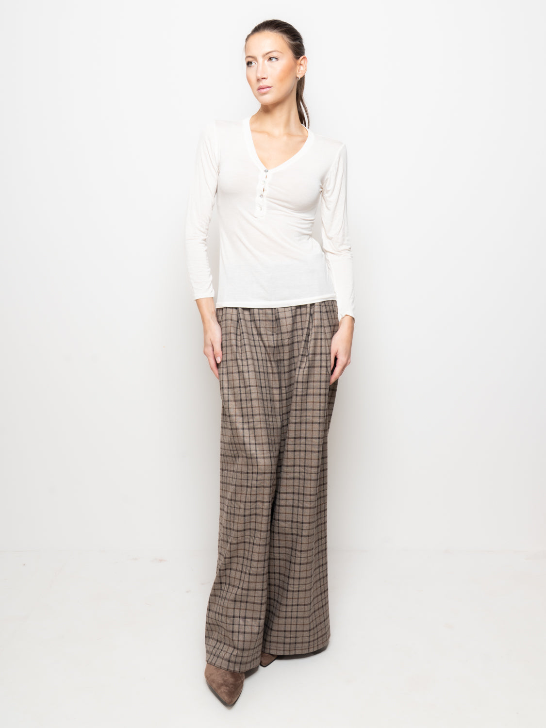 Top con scollo a V sul retro e bottoncini