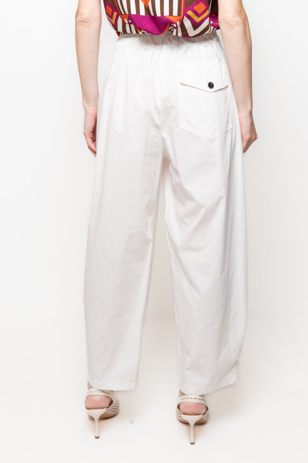 Pantalone barrel con maxi tasca