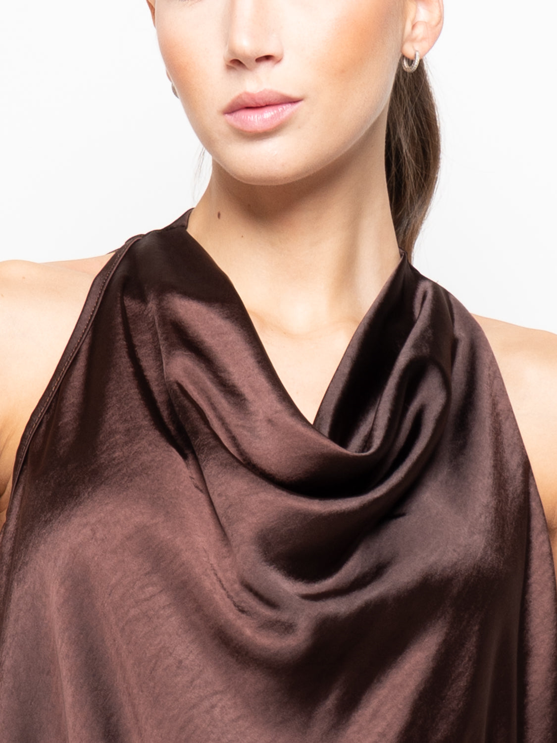 Top con scollo drappeggiato e frange