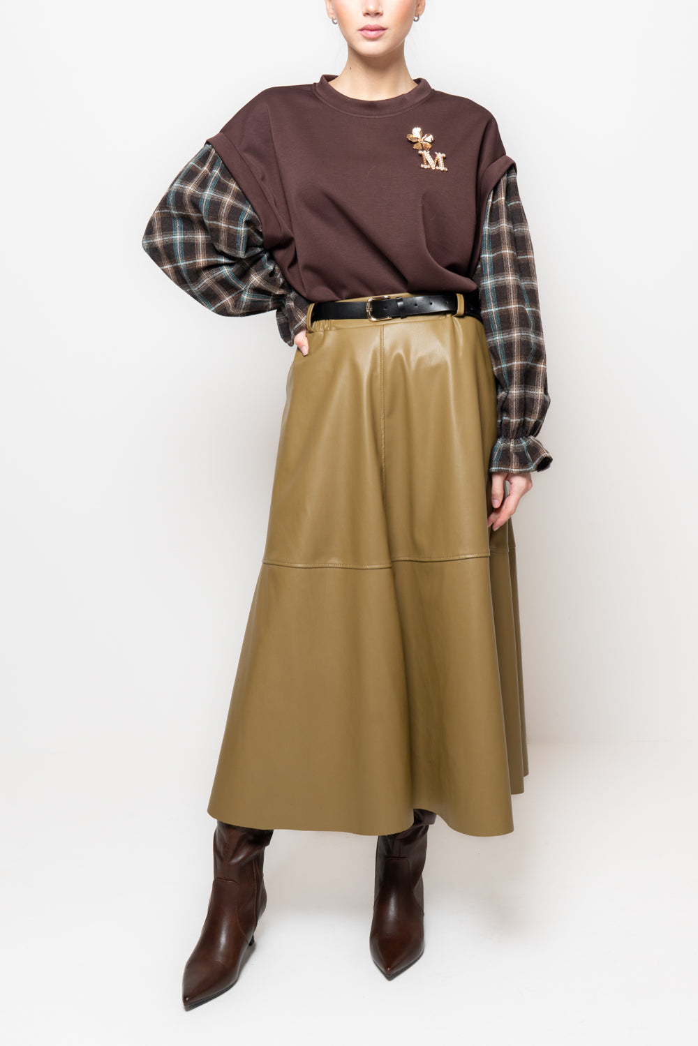 Gonna in ecopelle con cuciti frontali