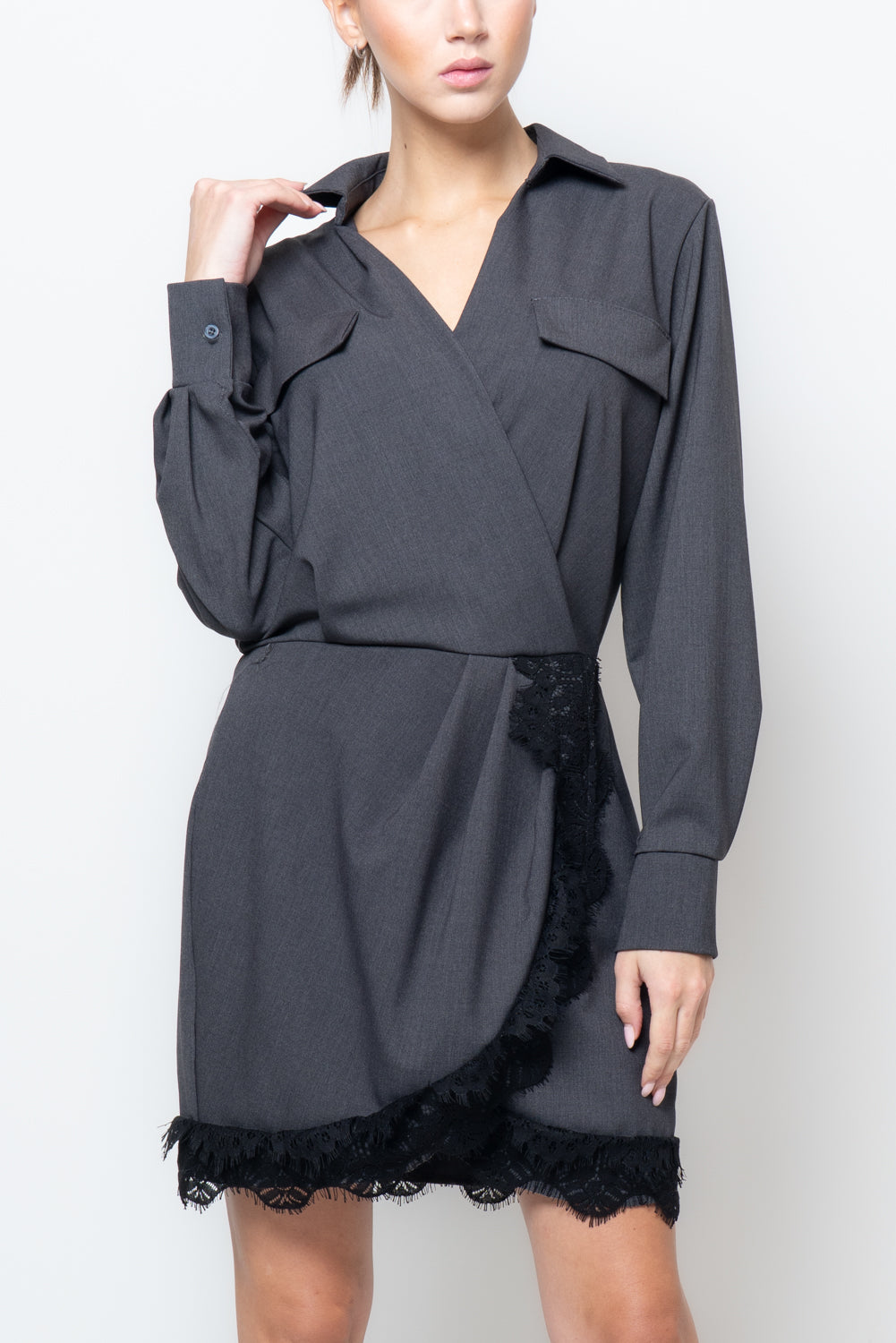 Abito con balza in pizzo