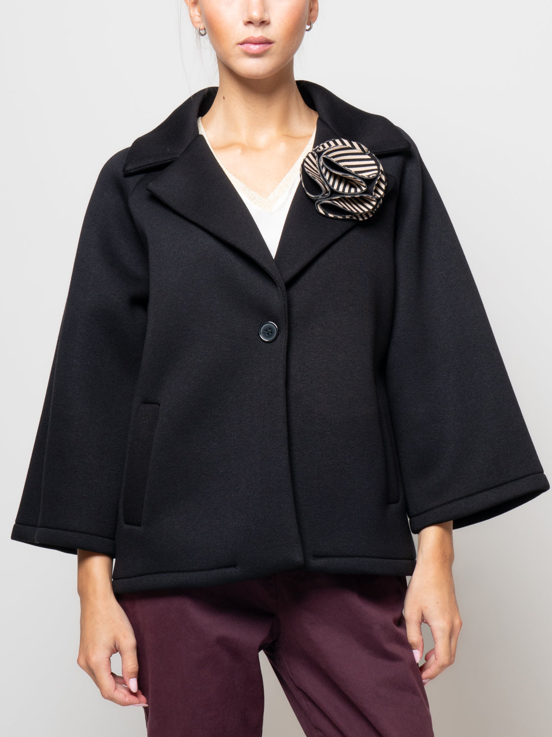 Giaccone in scuba con fiore