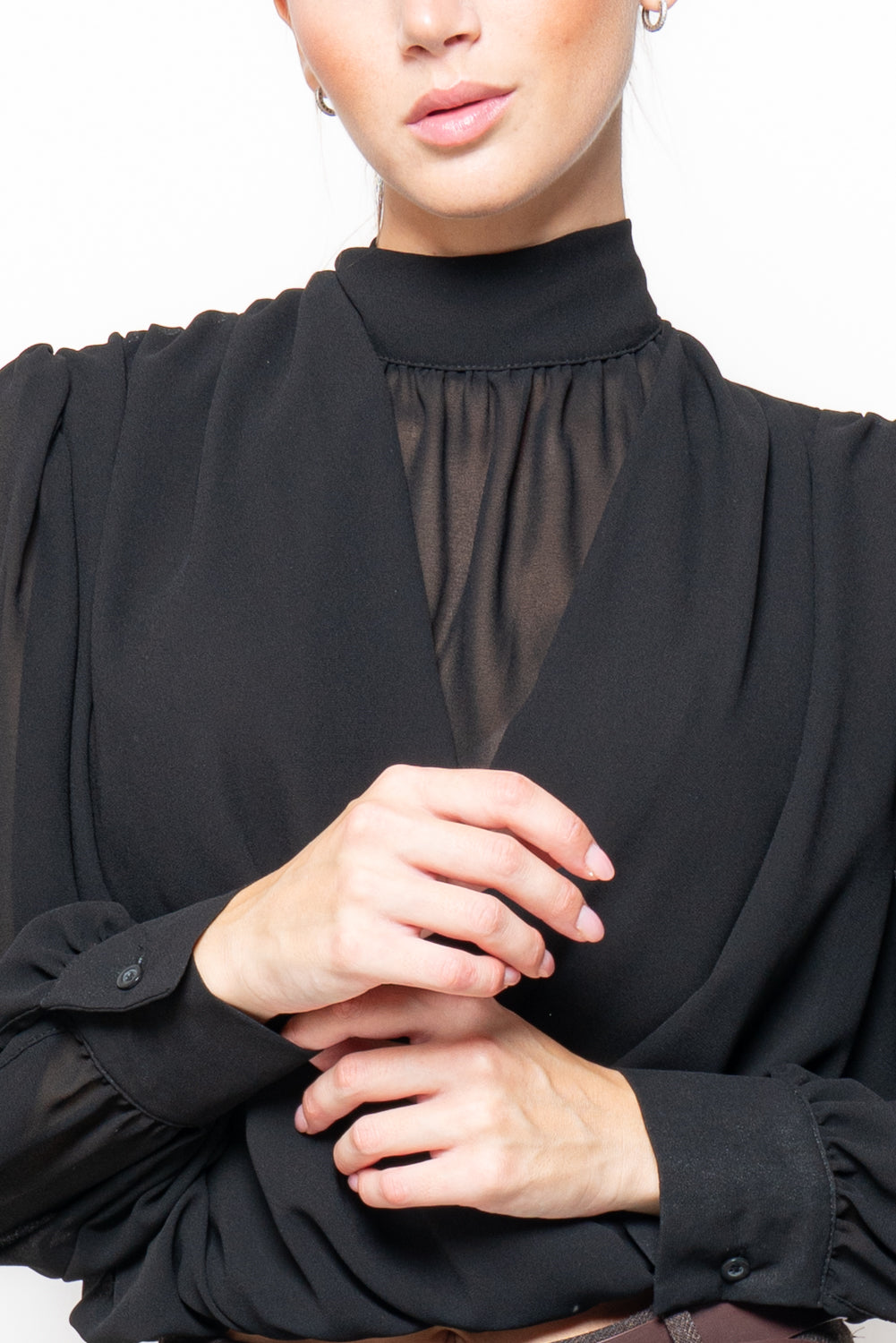 Blusa crop con drappeggio incrociato