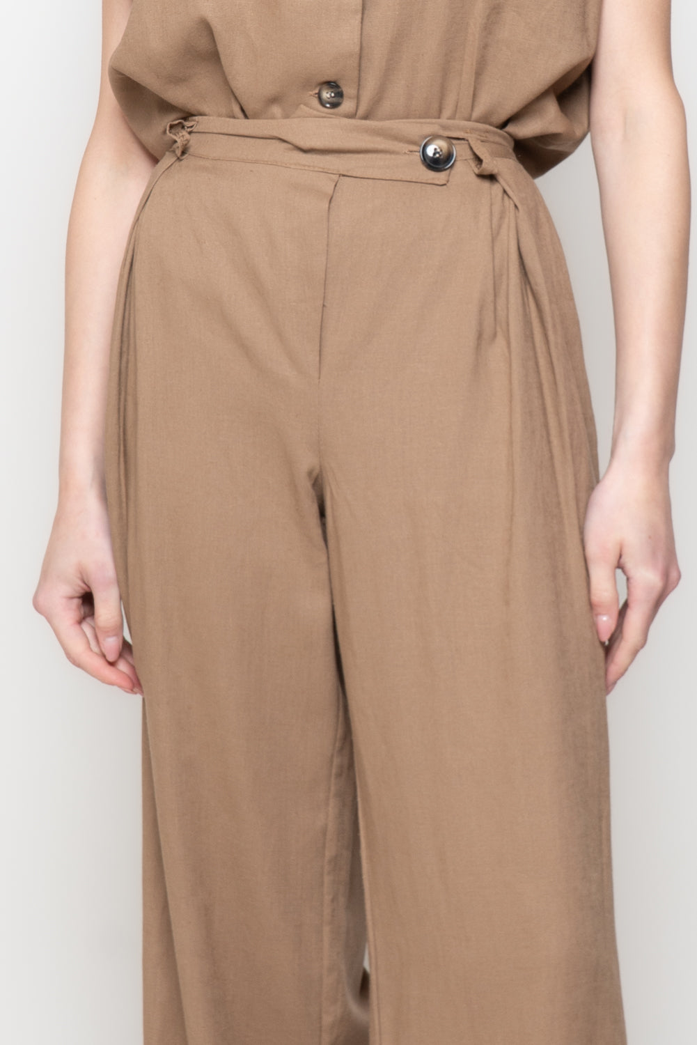 Pantaloni con Chiusura Asimmetrica