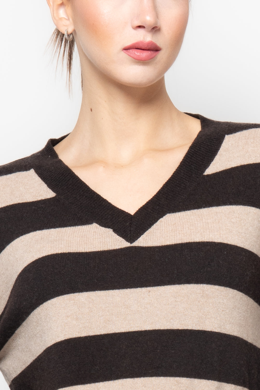 Maglia a righe con scollo a v