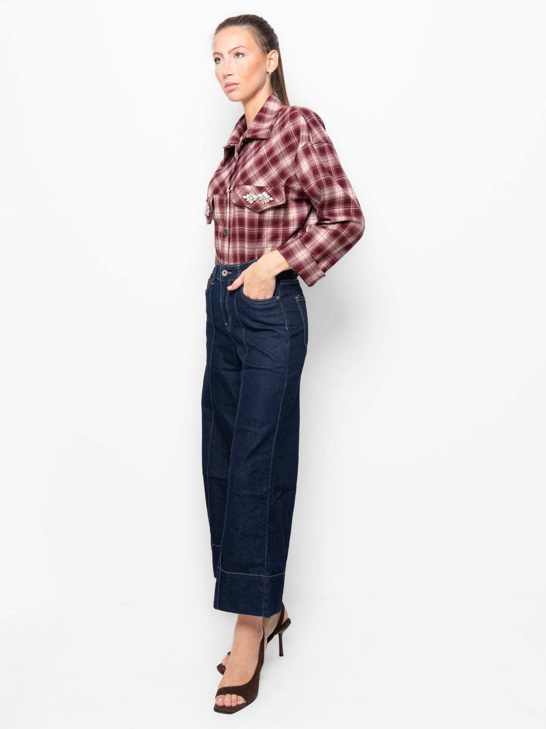 Jeans culotte in denim scuro con cuciture a contrasto