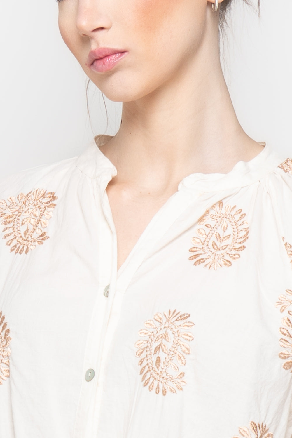 Camicia con ricami