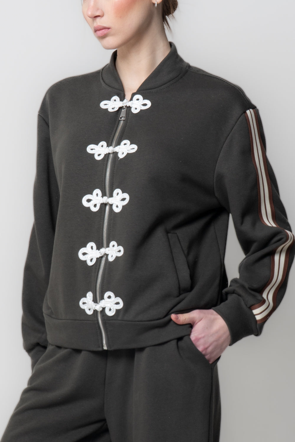 Felpa mandarin con alamari