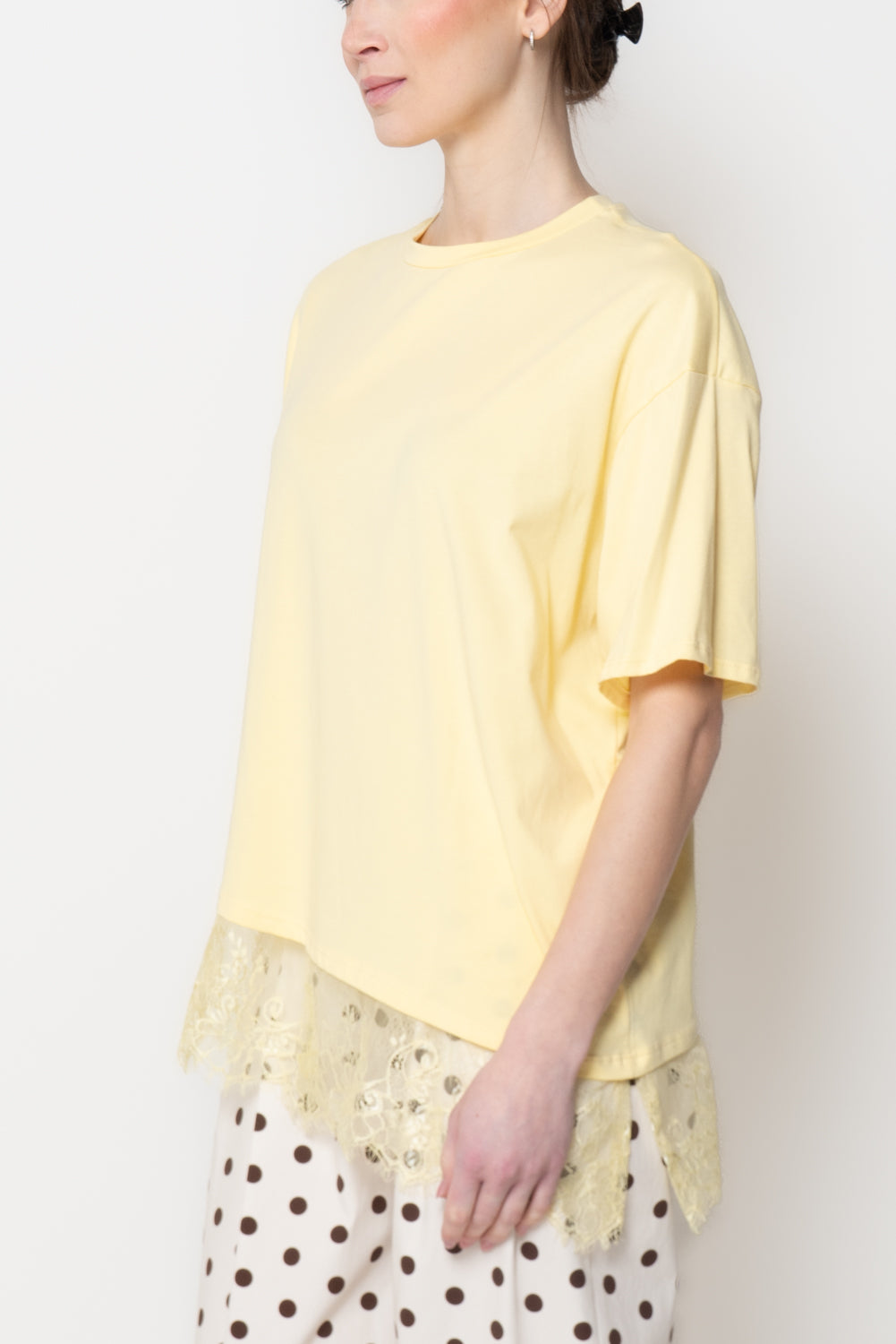 T-shirt con Fondo Asimmetrico in Pizzo