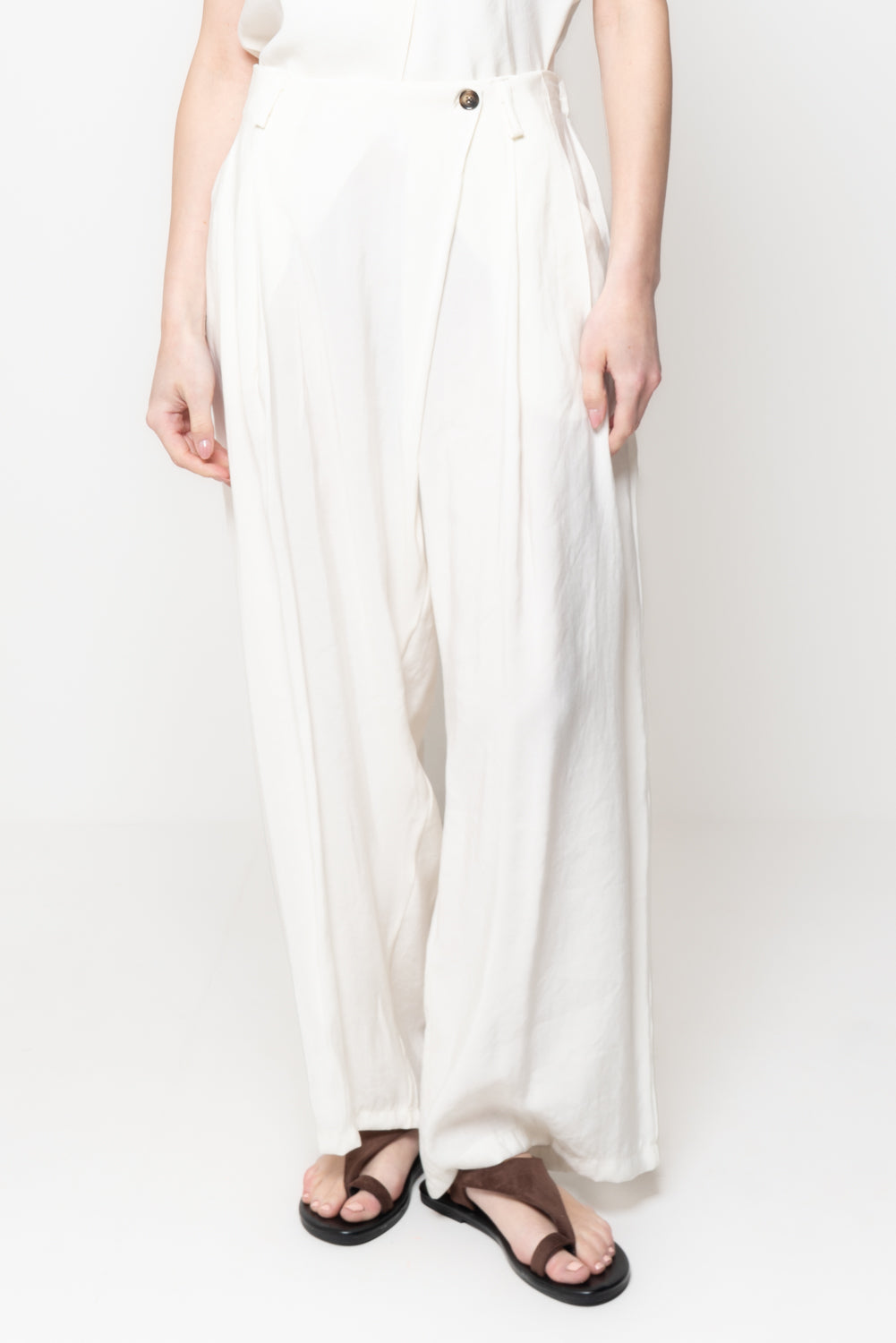 Pantaloni chiusura incrociata