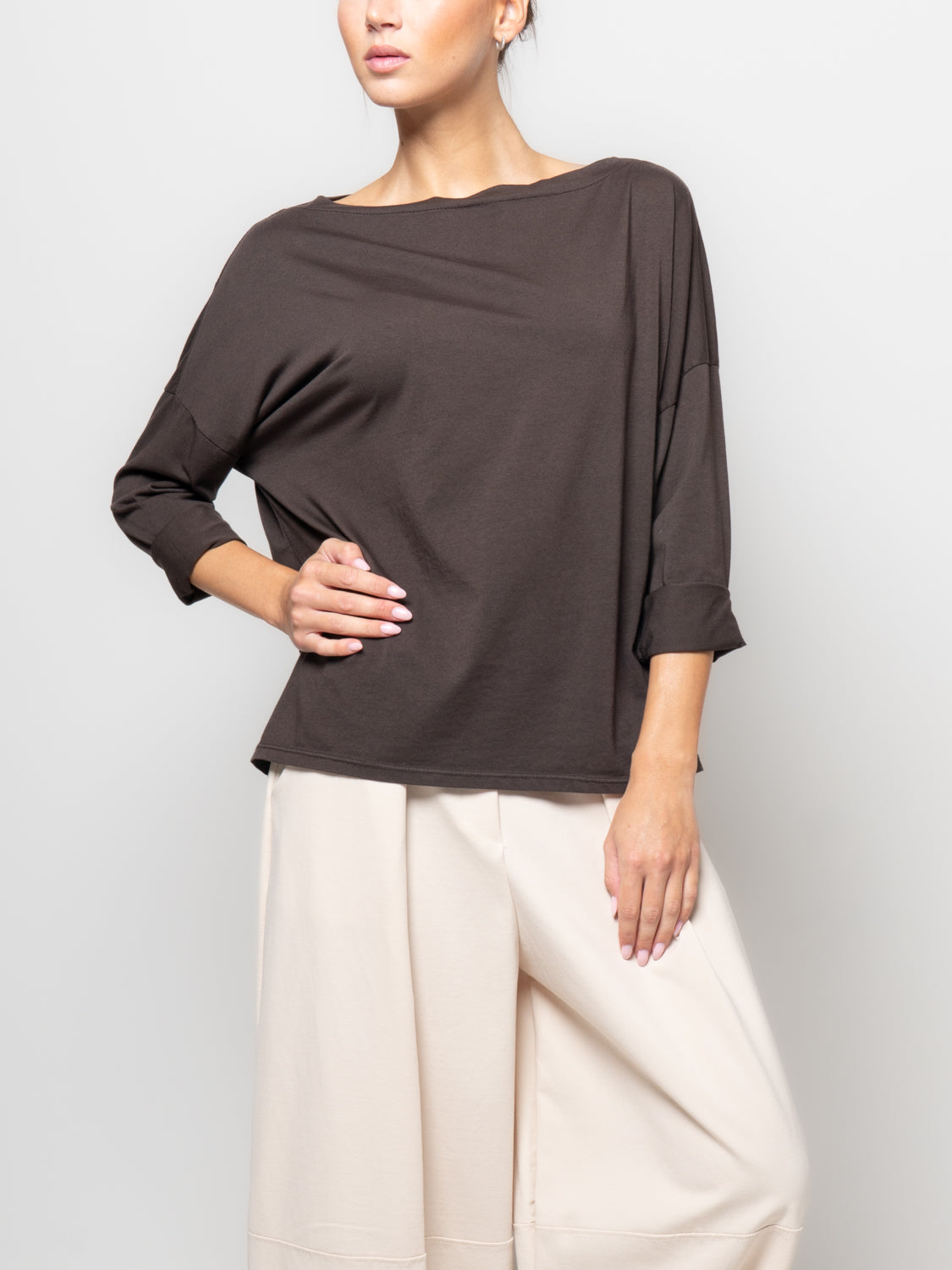 T shirt a manica lunga con scollo a barca