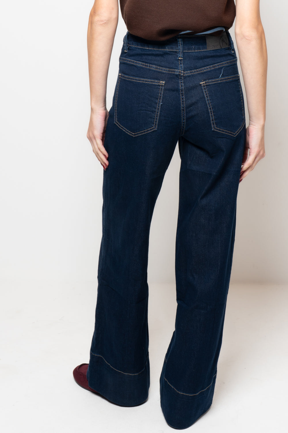 Jeans wide con cucito frontale