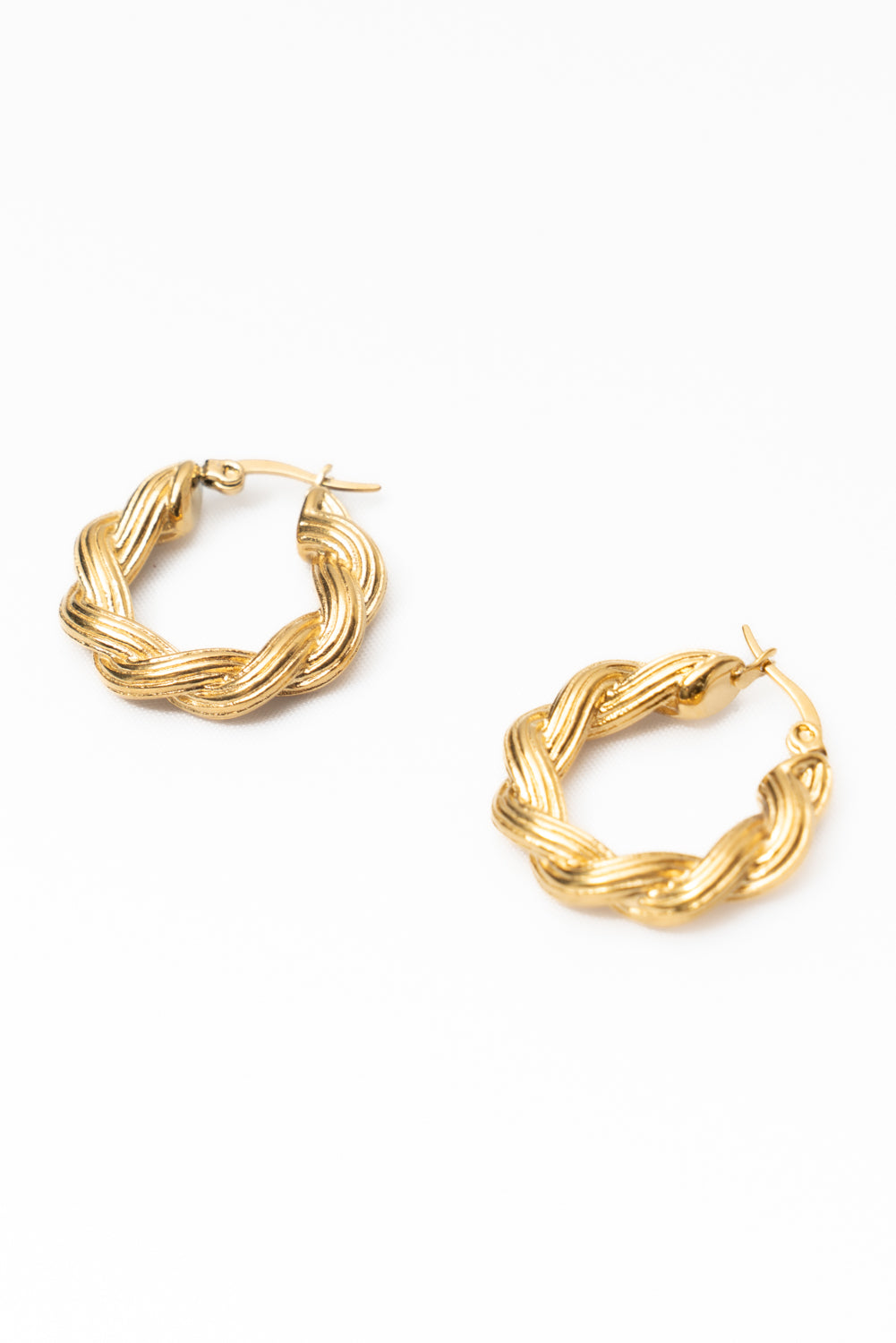 Orecchini a cerchio intrecciato