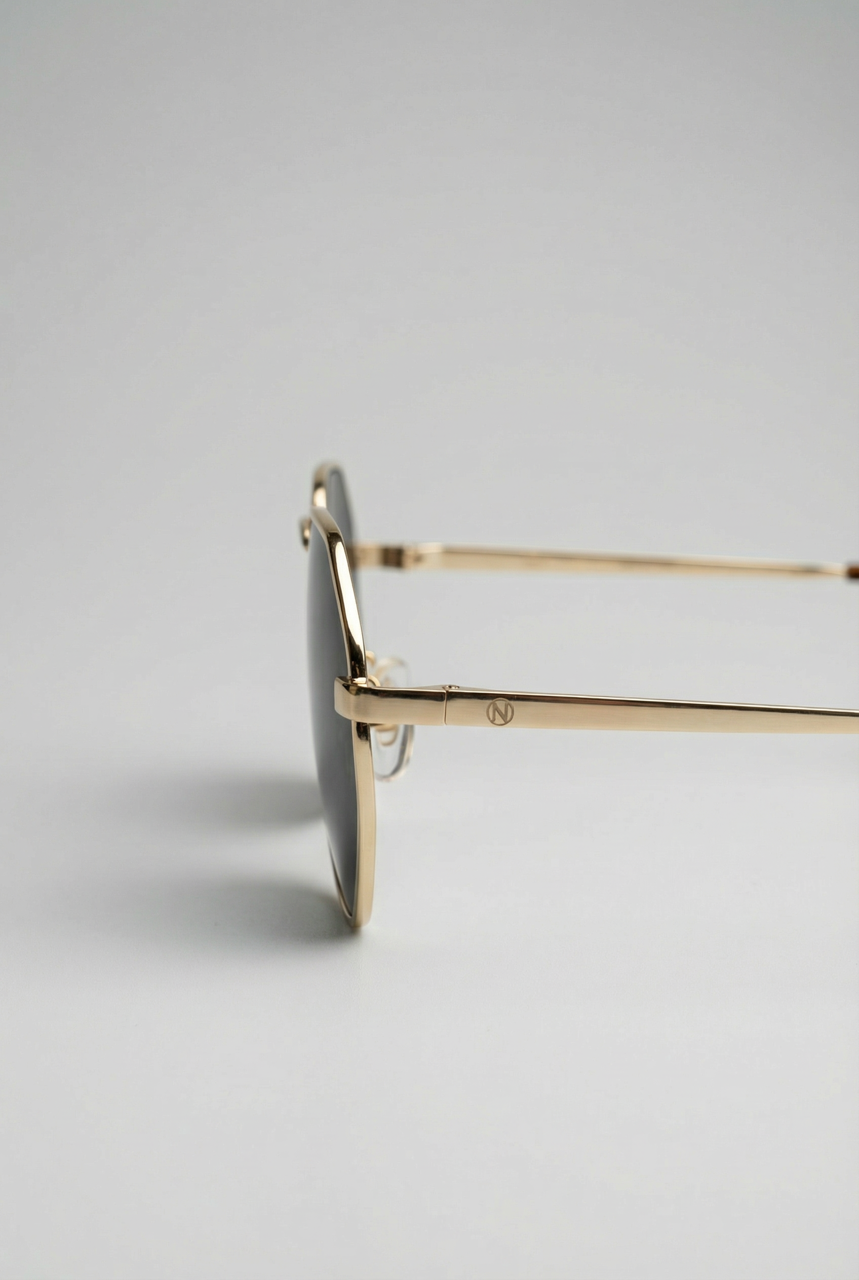 Occhiali da sole gold triangolari