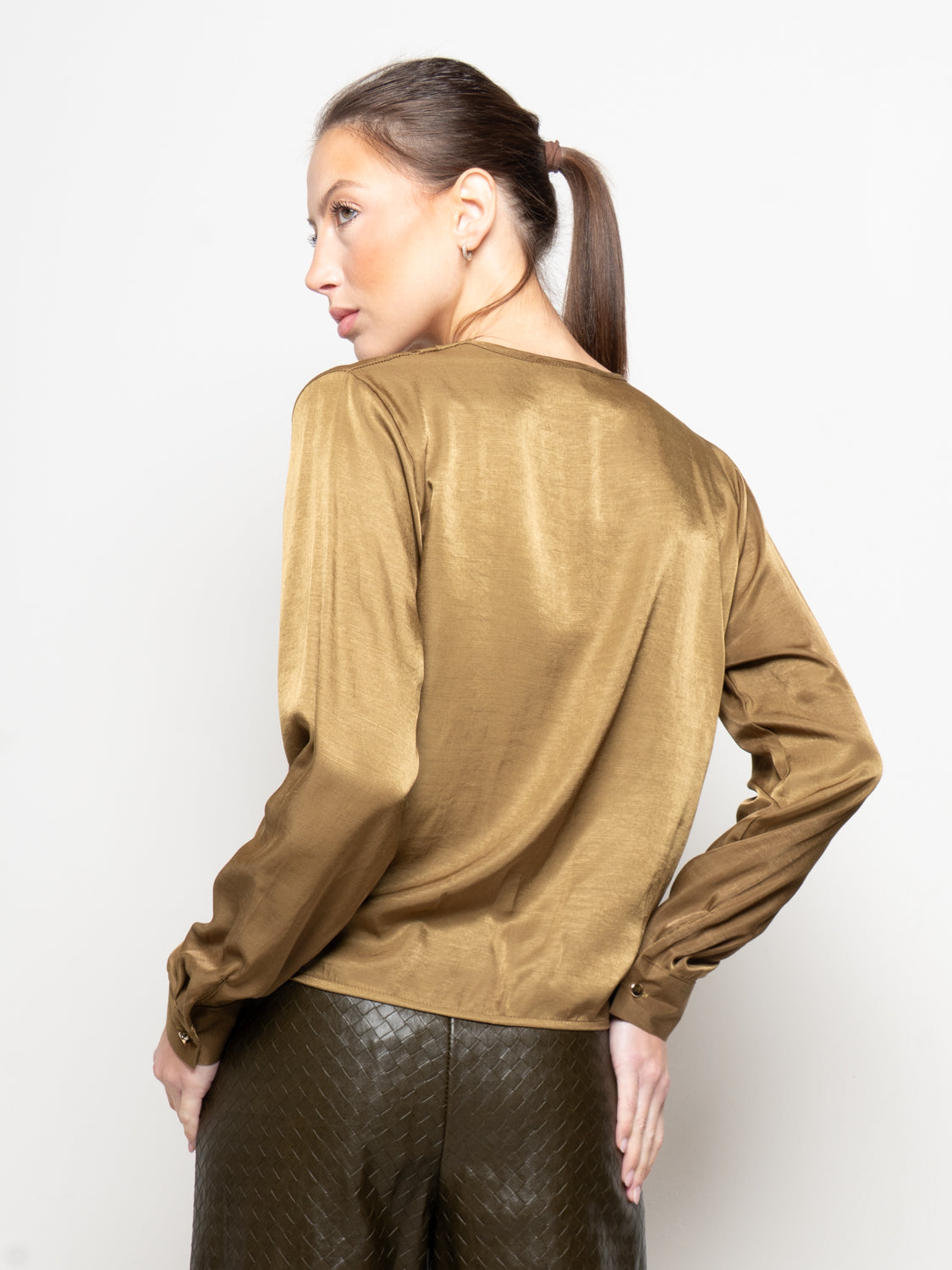 Blusa in satin a portafoglio