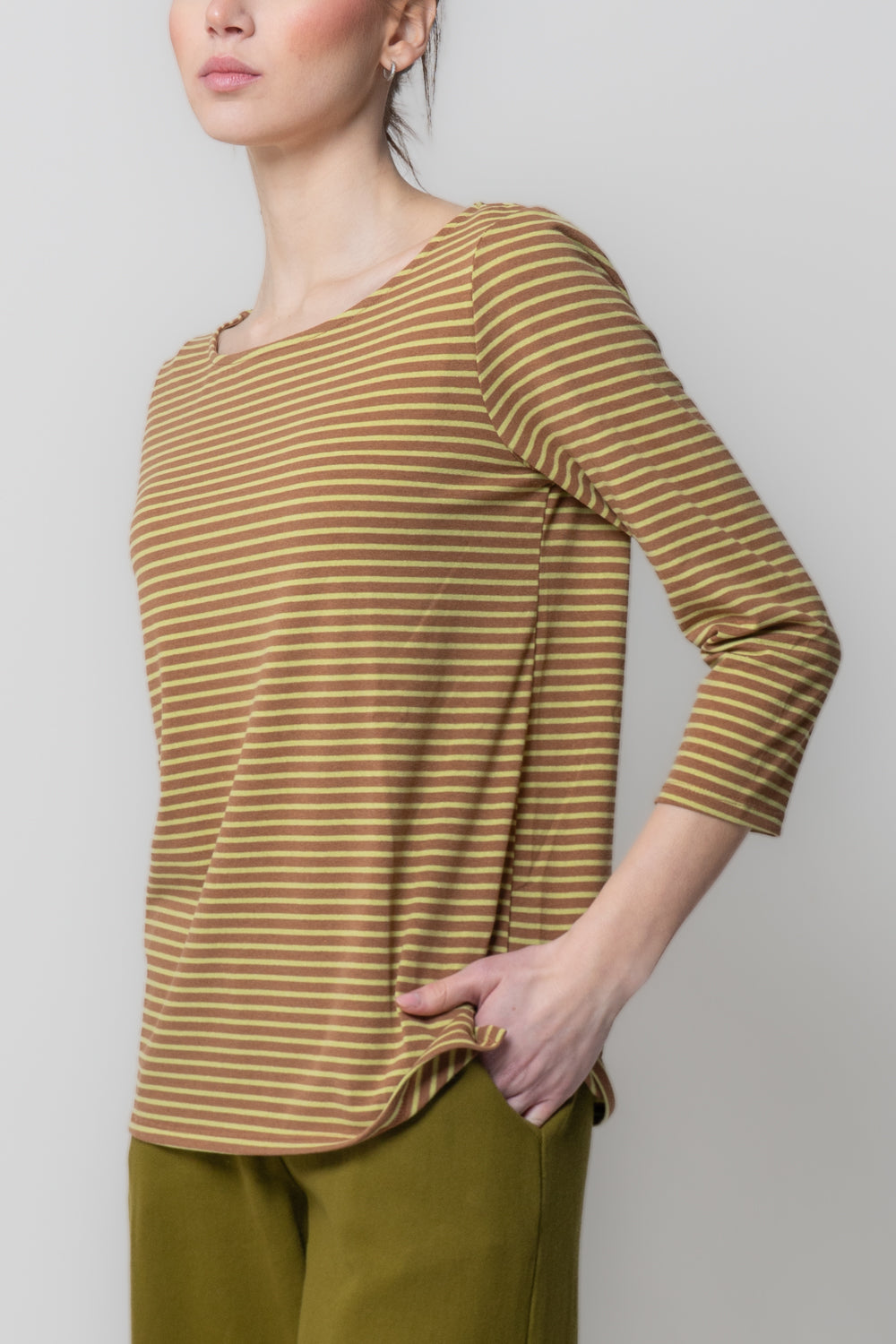 Maglia a Righe Sottili con Spacchetti