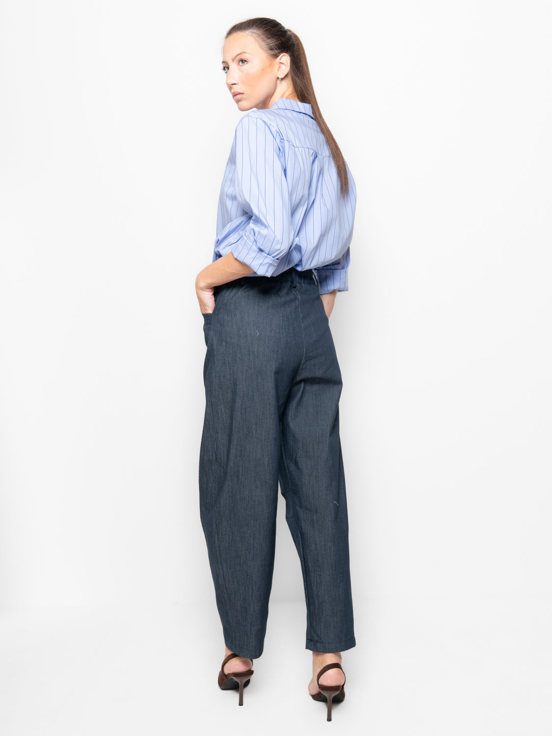 Pantalone in tessuto elastico vita comoda