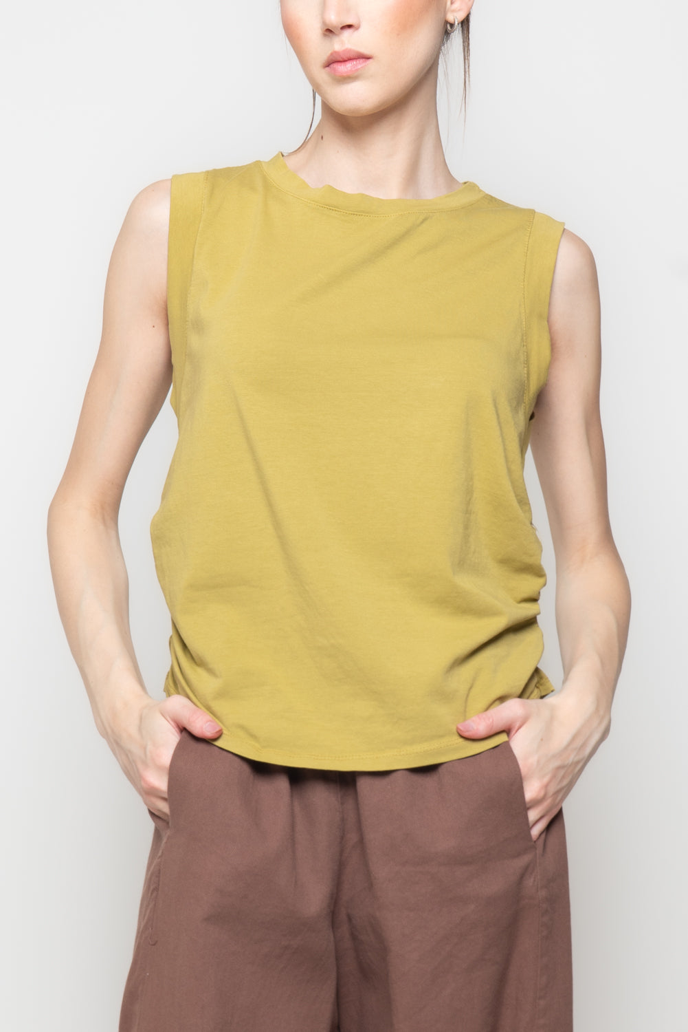 T-shirt smanicata rappresa