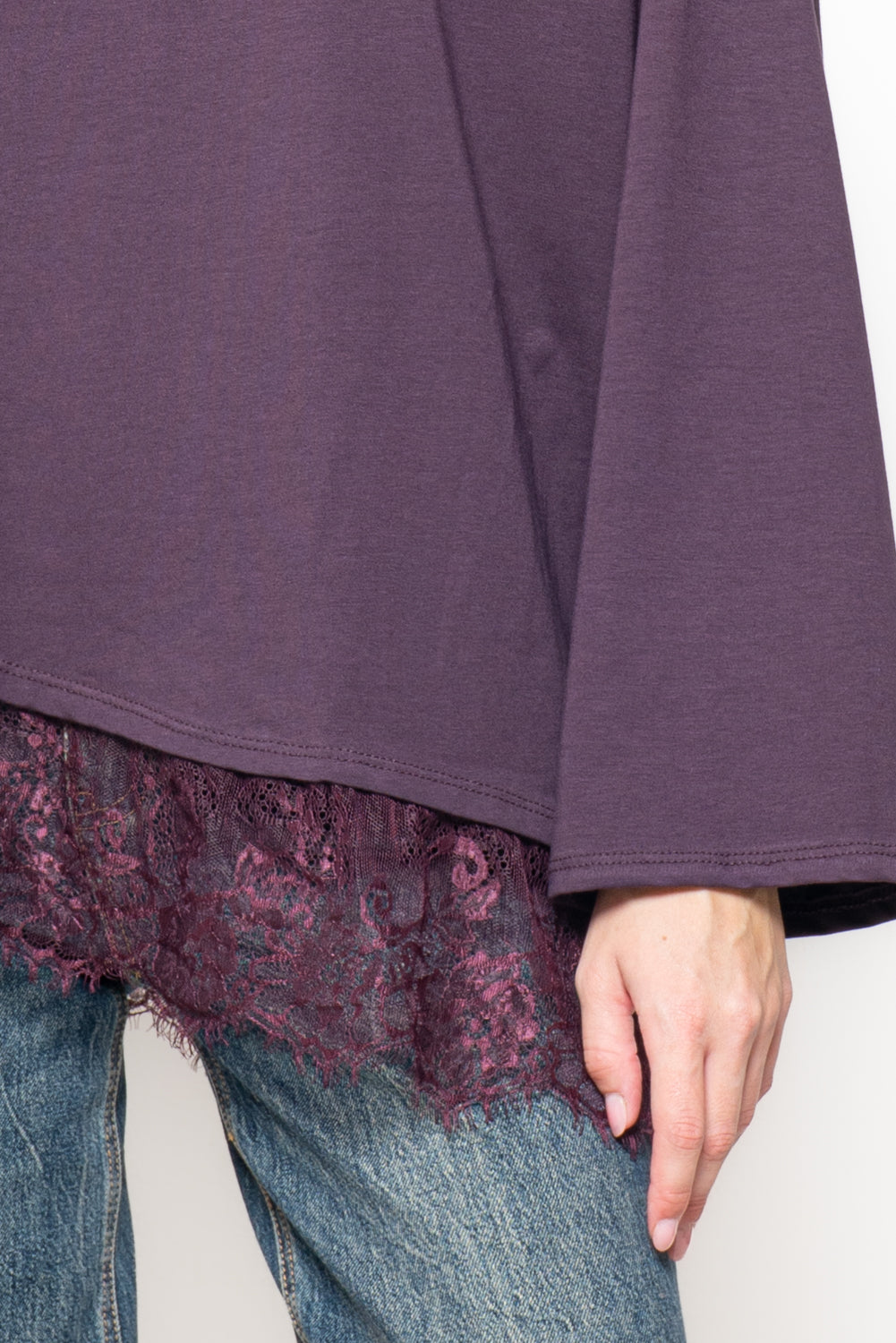 T-shirt oversize con fondo in pizzo
