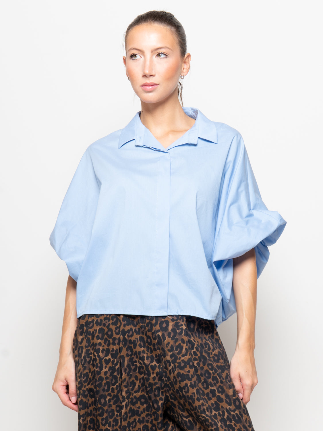 Camicia corta con fondo arricciato
