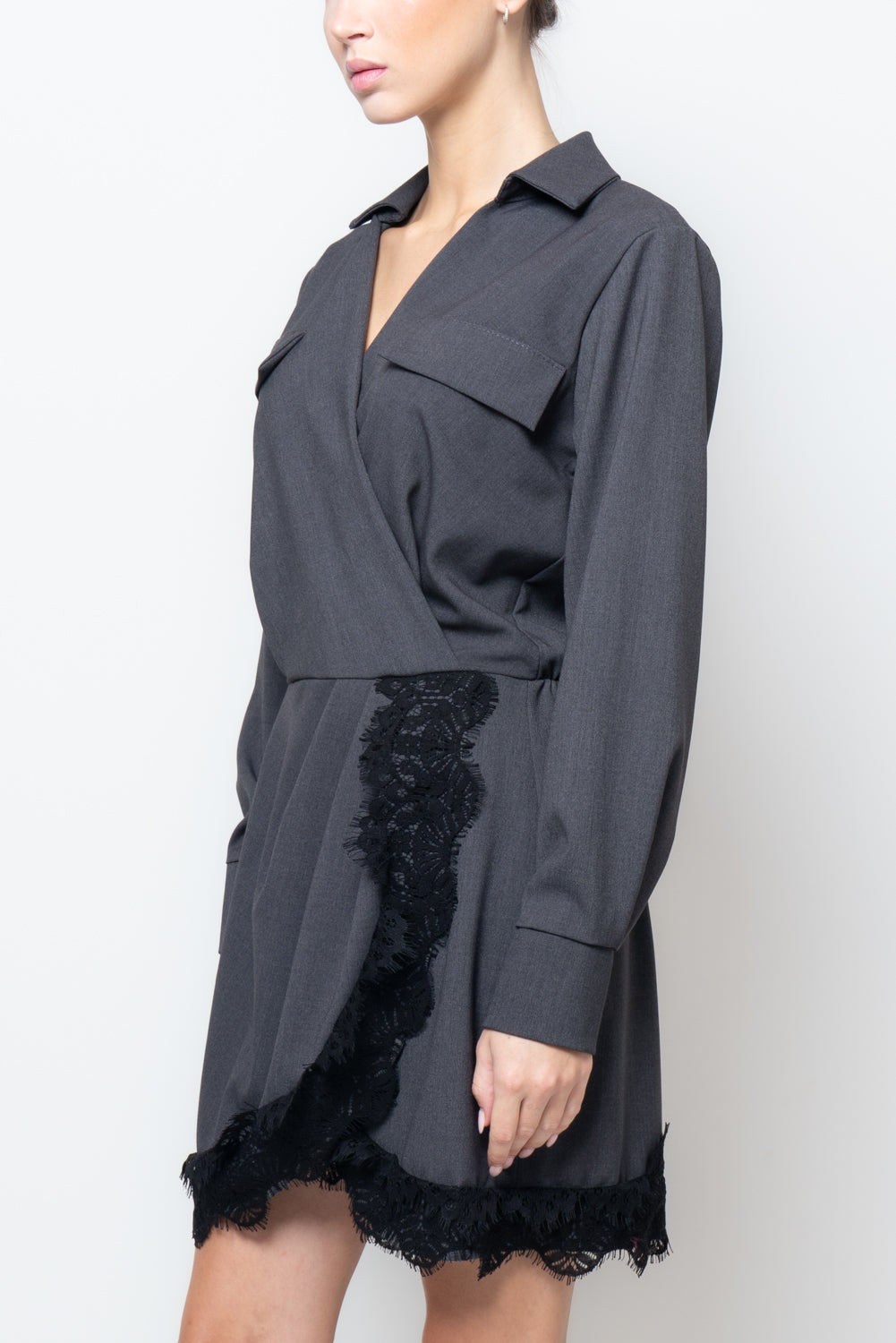 Abito con balza in pizzo