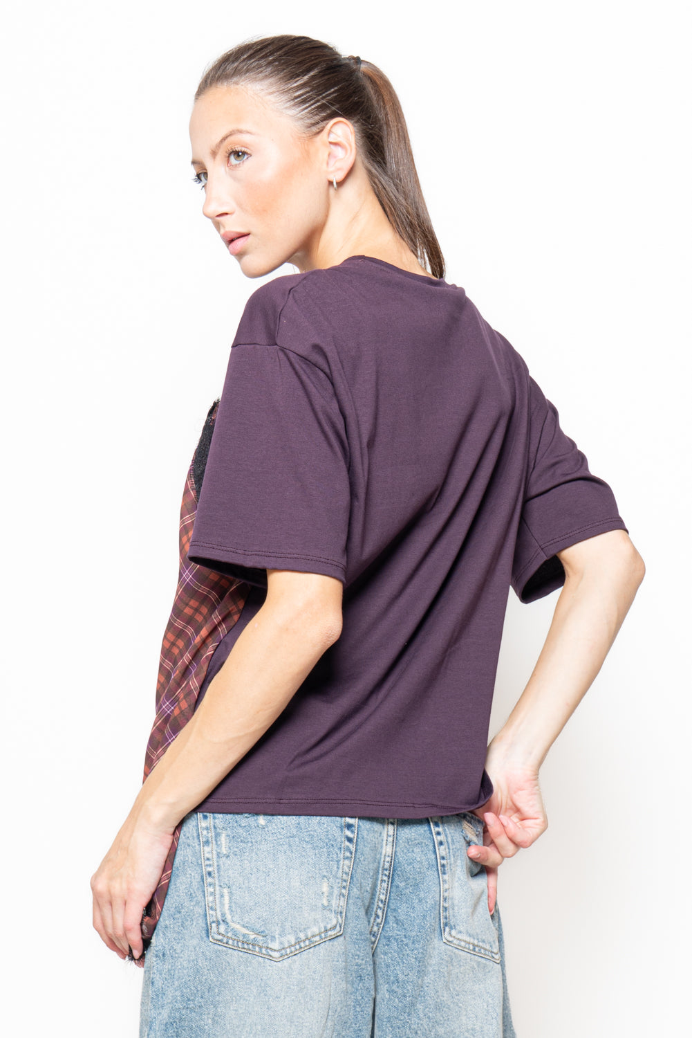 T-shirt con top a quadri sovrapposto