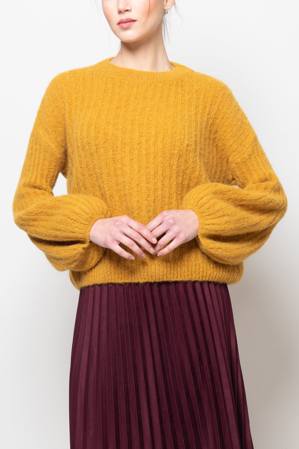 Maglia a coste con manica volume