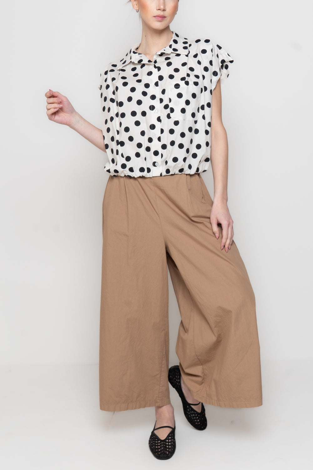 Camicia Smanicata a Pois con Fondo Elasticizzato