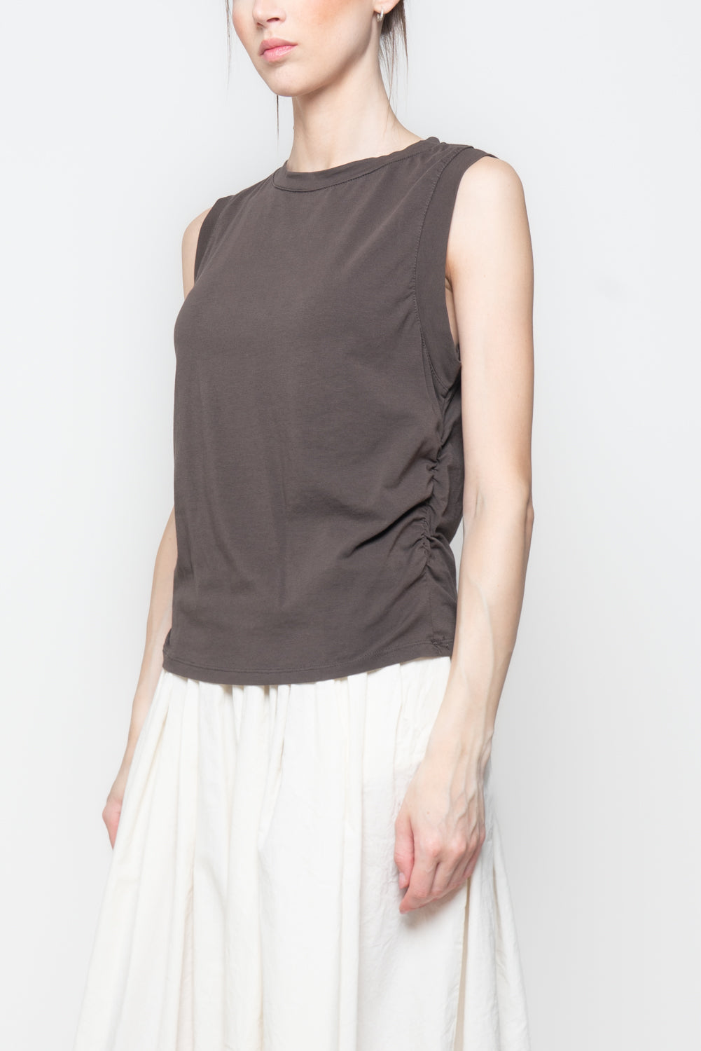 T-shirt smanicata rappresa