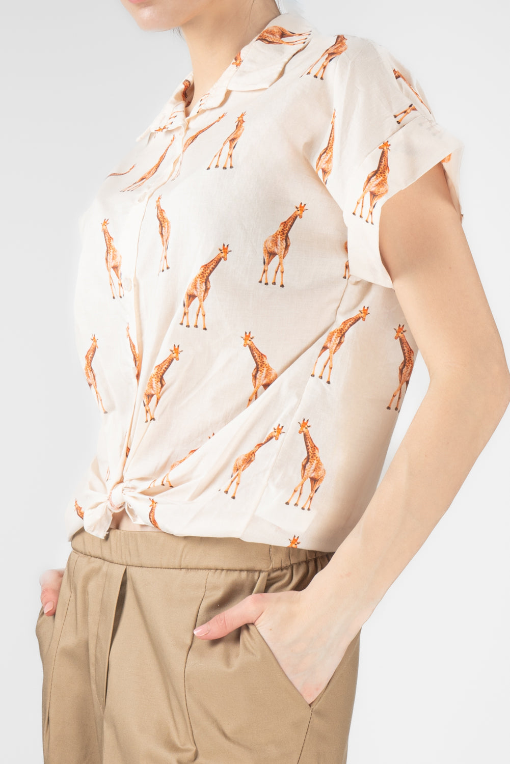 Camicia mezza manica in fantasia giraffe