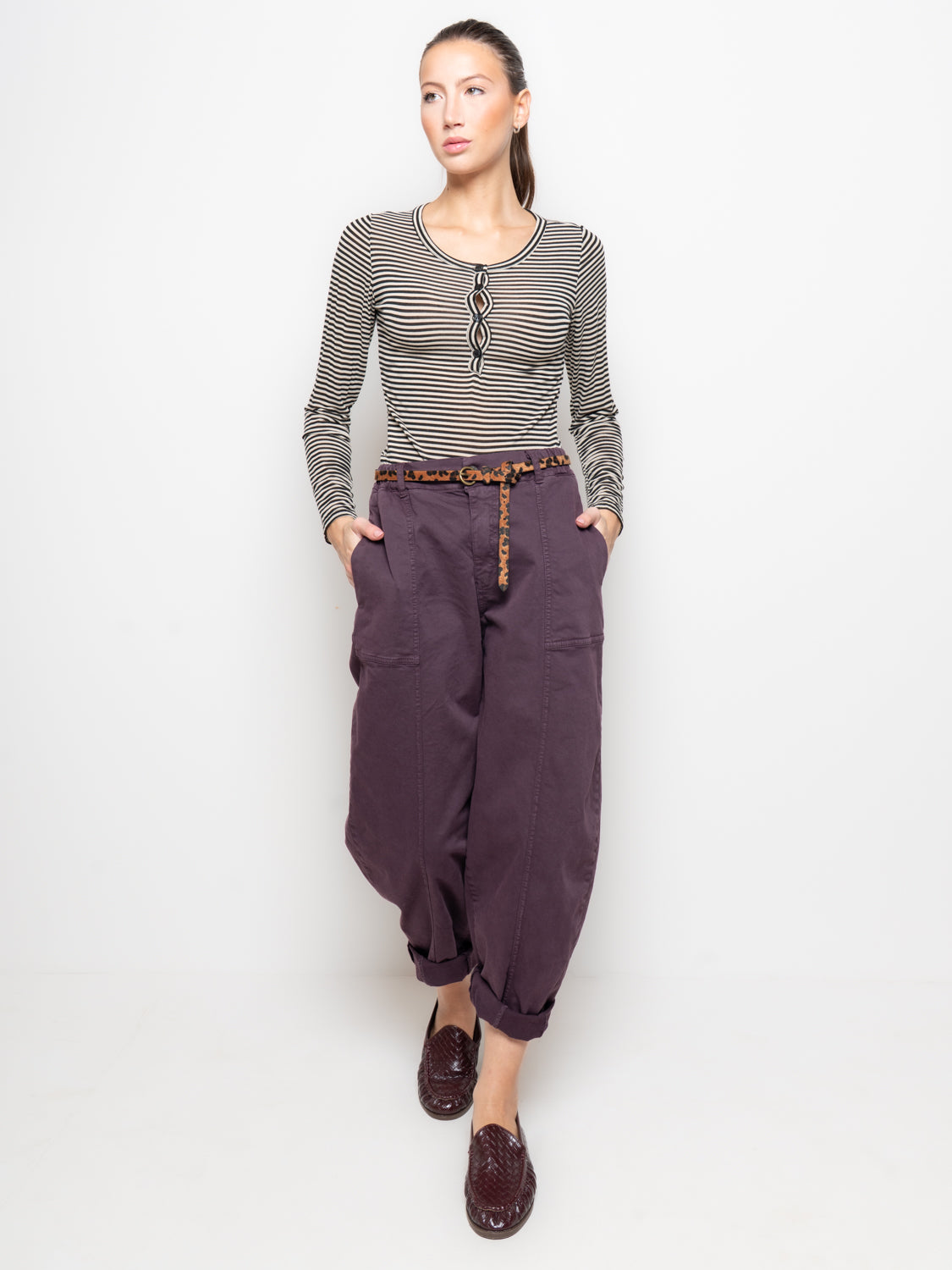 Pantalone cargo con cintura in fantasia animalier